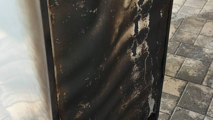 B3 Brennt Kühlschrank auf Terrasse