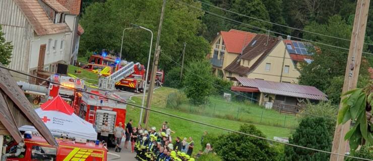 Gemeinschaftsübung mit der Feuerwehr Sulz mit ihren  Abteilungen Hopfau, Dürrenmettstetten, Glatt und Sulz Stadt auf dem Brachfeld