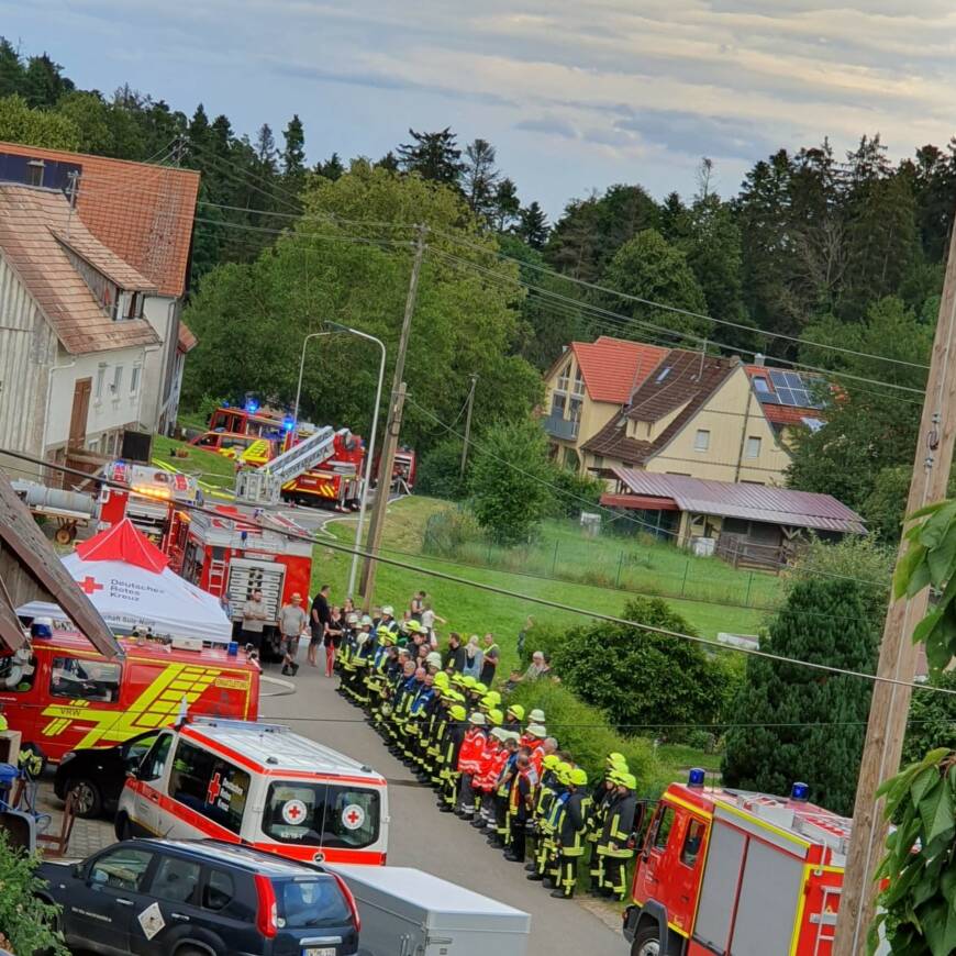 Gemeinschaftsübung mit der Feuerwehr Sulz mit ihren  Abteilungen Hopfau, Dürrenmettstetten, Glatt und Sulz Stadt auf dem Brachfeld